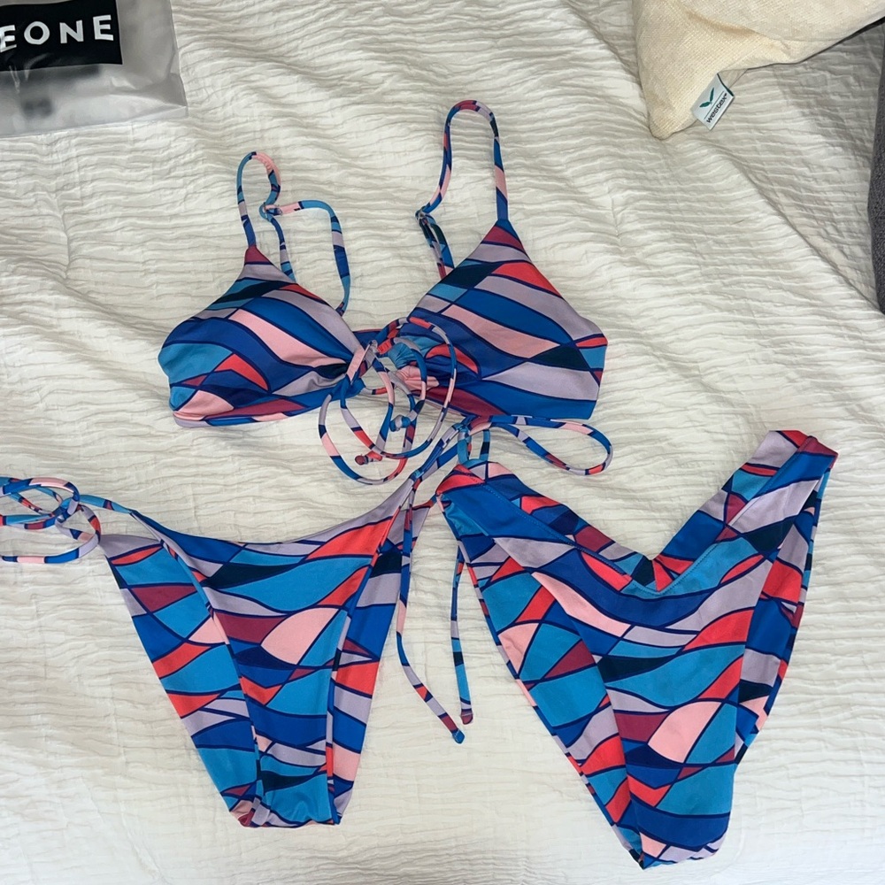 ONEONE SWIMWEAR Bikini set with 2 style bottoms